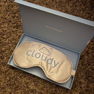 Cloudy Sleep Mask in Cream and Blue